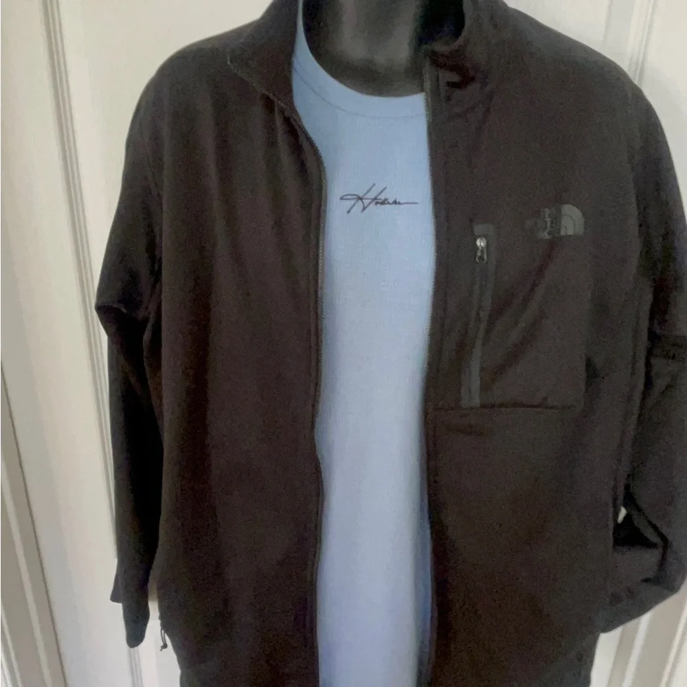The North Face large-size lightweight men's jacket in great conditions
